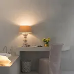 فندق ميثيكال بلو لاكشري سويتس ثيرا